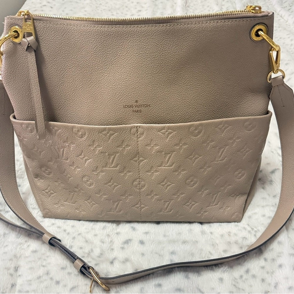Louis Vuitton Taupe Maida Hobo
